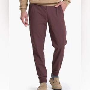 Great Condition Men's Vuori Meta Jogger in Chestnut